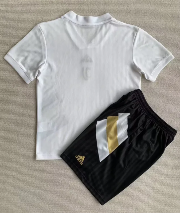 Adult Uniform 2023-2024 Juventus Icon White Soccer Jersey Shorts