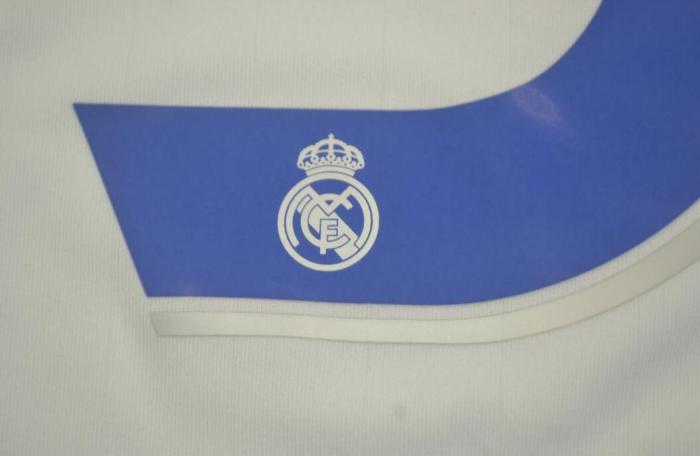 with UCL Patch Long Sleeve Retro Jersey 2006-2007 Real Madrid 9 RONALDO Home Soccer Jersey