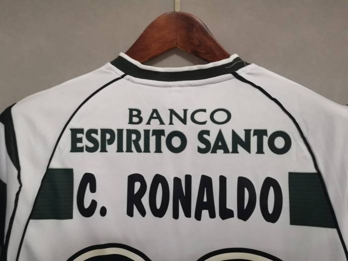 Retro Jersey Sporting Lisbon 2001-2003 Home C. RONALDO 28 Home Soccer Jersey