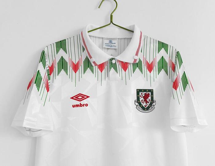 Retro Jersey 1990-1992 Wales Away White Soccer Jersey Vintage Football Shirt