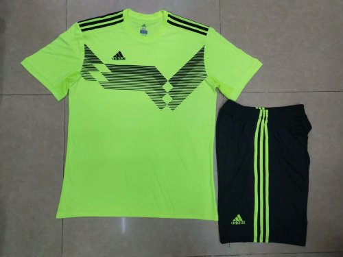 #813 Green Soccer Training Uniform Adult Jersey and Shorts