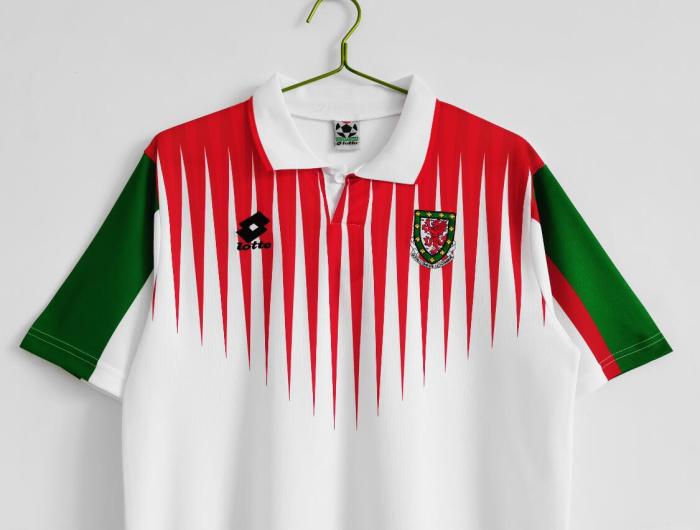 Retro Jersey 1996-1998 Wales Away White Soccer Jersey Vintage Football Shirt