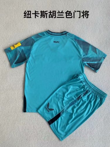 Adult Uniform 2023-2024 Newcastle United Blue Goalkeeper Soccer Jersey Shorts