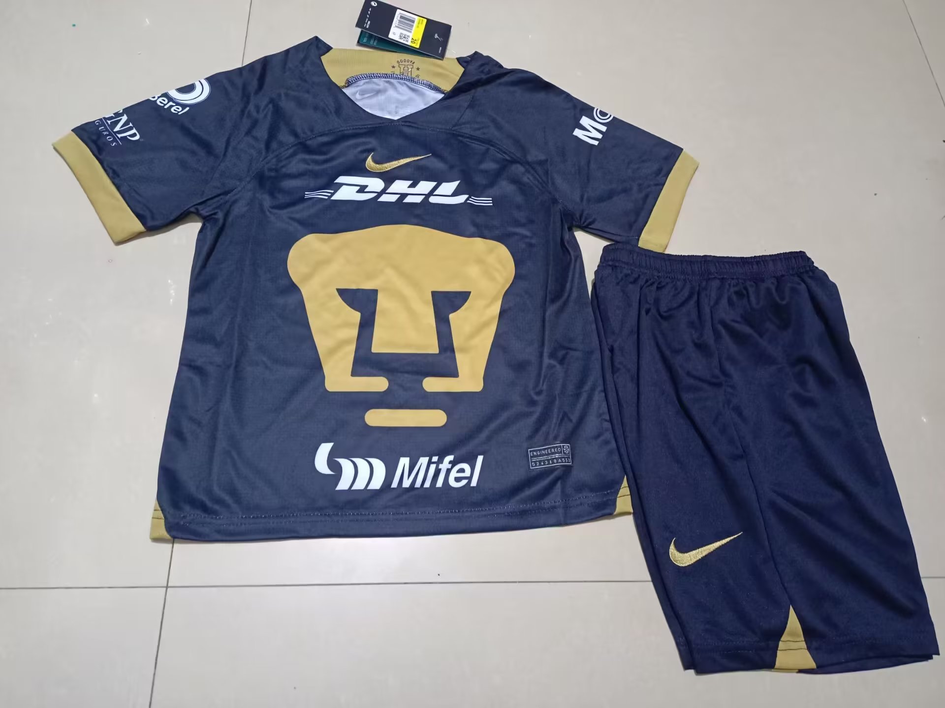 US 25.00 Youth Uniform Kids Kit 20232024 Pumas UNAM Mexiko Away