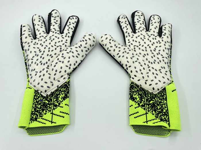 PM Best Quality Soccer Gloves Goalkeeper Rubber Football Gloves
