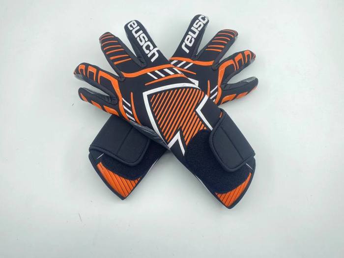 Best Quality Soccer Gloves Goalkeeper Rubber Football Gloves