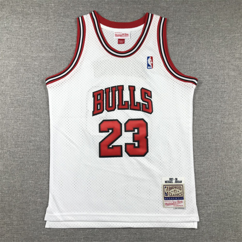 Youth Mitchell&ness 1997-98 Chicago Bulls White Basketball Shirt 23 JORDAN Classic Kids NBA Jersey