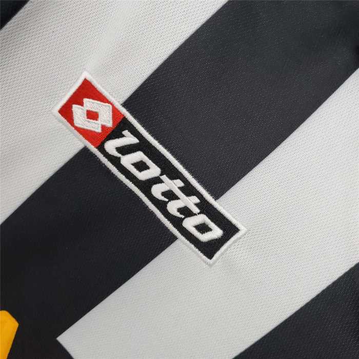 Retro Jersey 2001-2002 Juventus TREZEGUET 17 Home Soccer Jersey Vintage Football Shirt