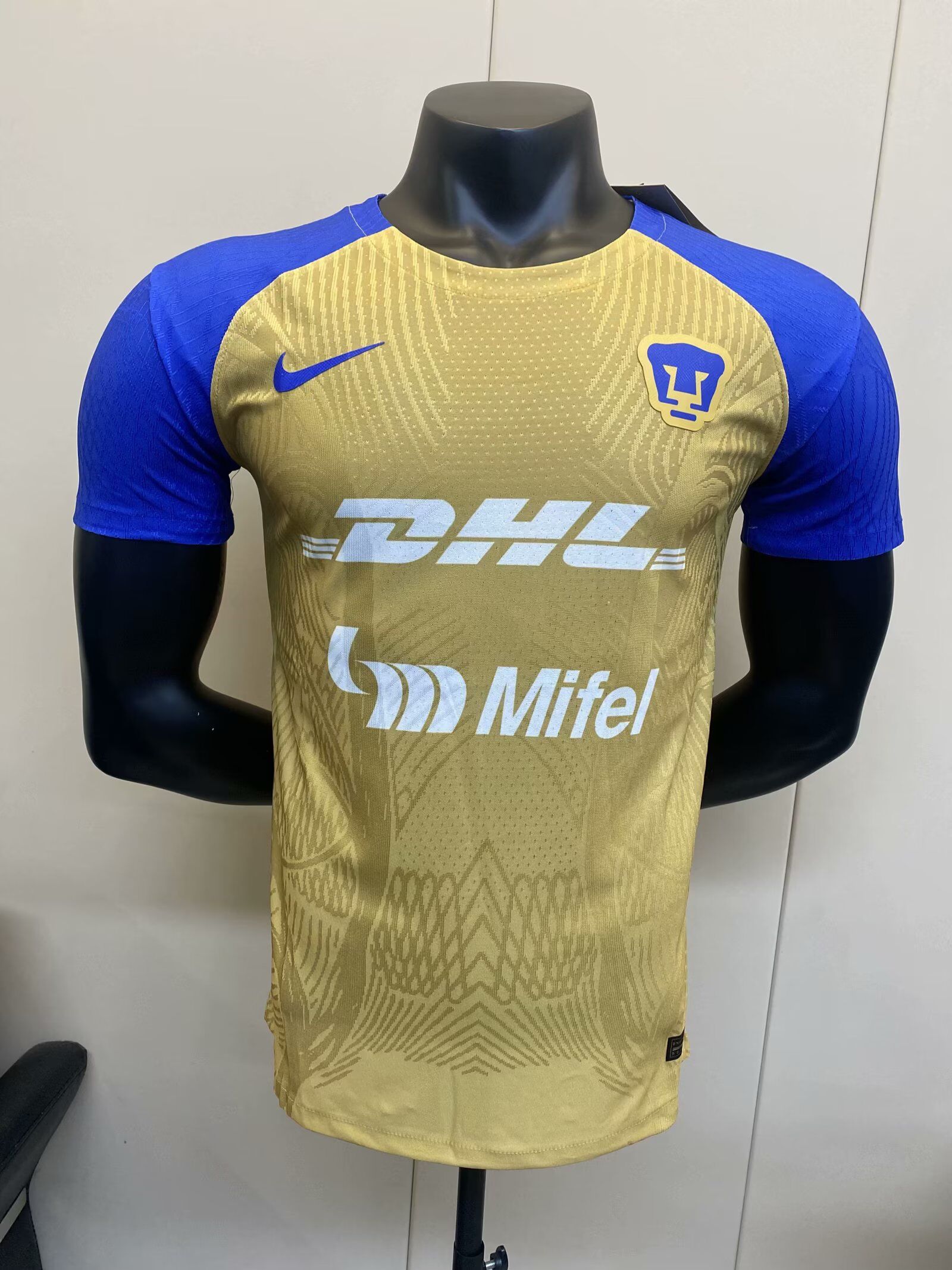 US 35.00 Player Version 20232024 Pumas UNAM Mexiko Yellow/Blue