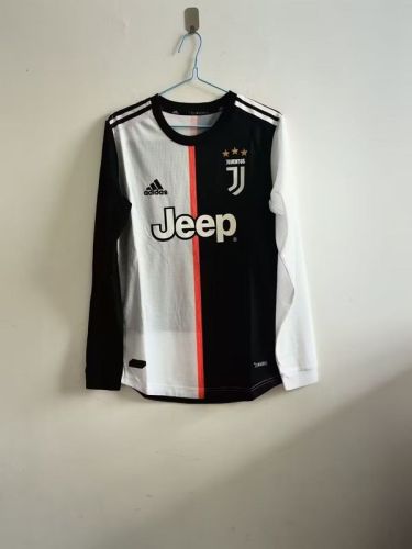 Long Sleeve Retro Jersey 2019-2020 Player Version Juventus Home Soccer Jersey Vintage Maillot de Foot