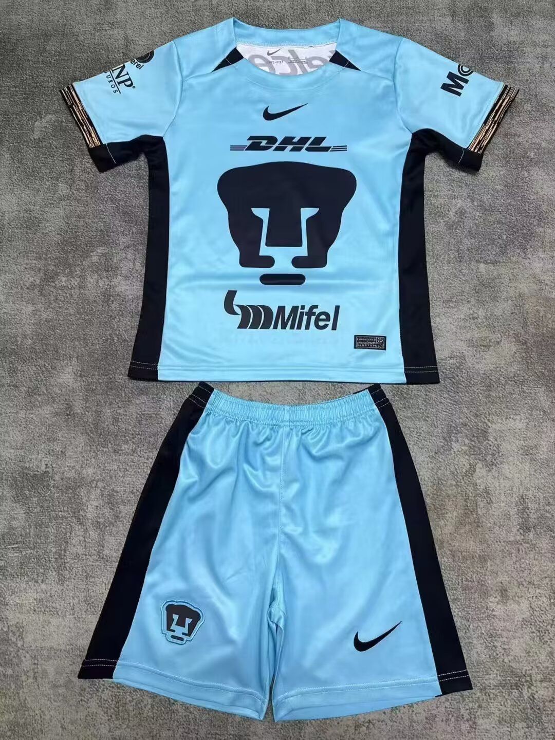 US 25.00 Youth Uniform Kids Kit 20232024 Pumas UNAM Mexiko Third