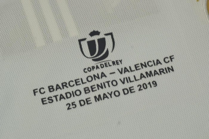 with Front Lettering+Copa De Rey Patch Retro Jersey 2018-2019 Valencia Copa De Rey Final Home Soccer Jersey Vintage Football Shirt