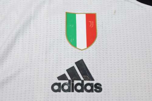 with Scudetto Player Version Retro Jersey 2019-2020 Player Version Juventus Home Soccer Jersey Vintage Maillot de Foot