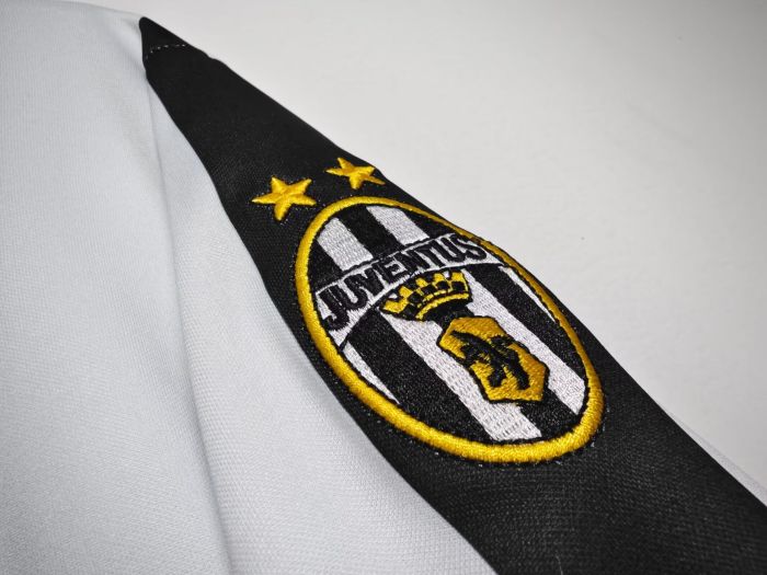 with Scudetto Patch Retro Jersey 1998-1999 Juventus Home Soccer Jersey Vintage Football Shirt