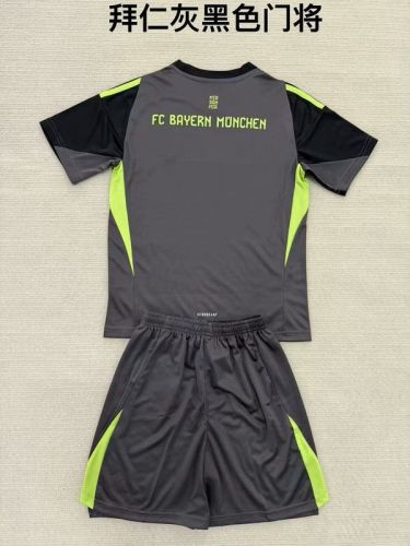 Youth Uniform Kids Kit 2025-2026 Bayern Munich Black/Grey Goalkeeper Soccer Jersey Shorts Child Football Set