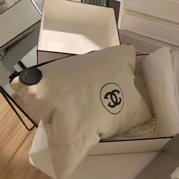 2023新款 Chanel 小香化妝包 便攜旅行化妝包 羽絨棉材質 大容量化妝包 大容量包 洗漱收納袋 化妝袋 旅行袋 手提