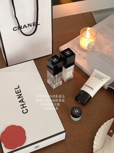 Chanel 小香山茶花小樣禮盒🌺 洗面乳套裝 洗面奶30ml+面霜15g+眼霜5g+唇膜4g 附贈提袋 體驗裝禮盒 亞馬遜版