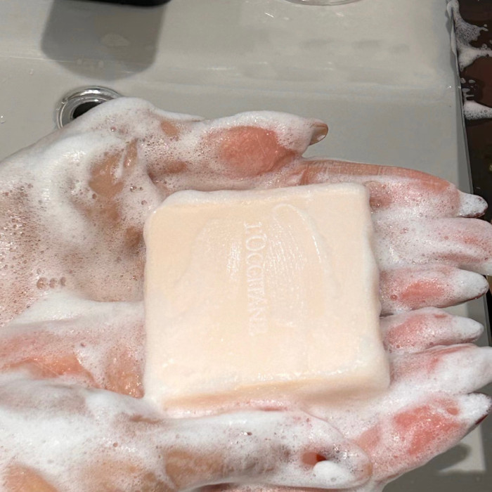 幸福感好物🌞 l'occitane 乳油木沐浴香皂（100g*4）限量禮盒裝 乳油木 牛奶 馬鞭草 薰衣草 香皂 沐浴皂 送禮袋