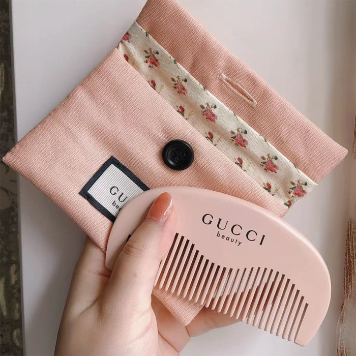 【贈品】Gucci古馳 專櫃贈品 限量粉色小梳子 木梳+碎花包（全場滿1999附贈）