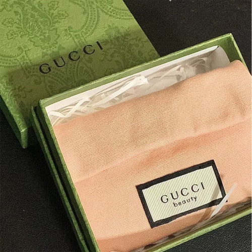 【贈品】Gucci古馳 專櫃贈品 限量粉色小梳子 木梳+碎花包+禮盒（全場滿2999附贈）