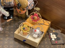 LV (ルイ·ヴィトン) キーホルダー 21ss新品