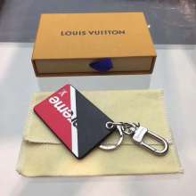 LOUIS VUITTON & Supreme キーホルダー