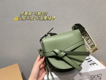 Loewe (ロエベ) バッグ 人気