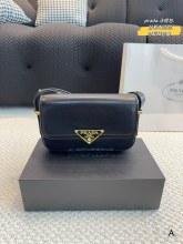 Prada (プラダ)バッグ 中古