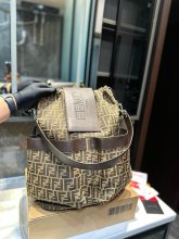 Fendi (フェンディ)バッグ 人気 新作