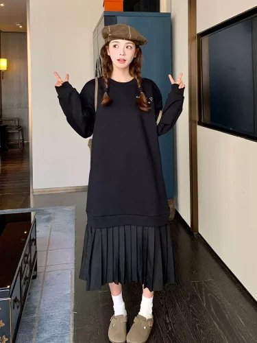 Black two-piece sweatshirt dress for women spring and autumn 2024 new casual versatile pleated skirt