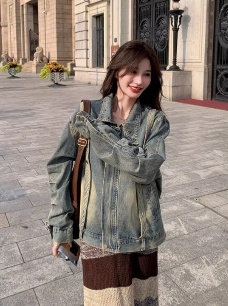 Blue denim jacket for women in Spring and Autumn 2024, new retro vintage vintage and high-end feeling, niche and versatile work jacket top