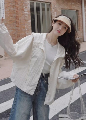 Off white hooded work jacket for women in Spring and Autumn 2023, new Korean style loose fitting small casual design jacket