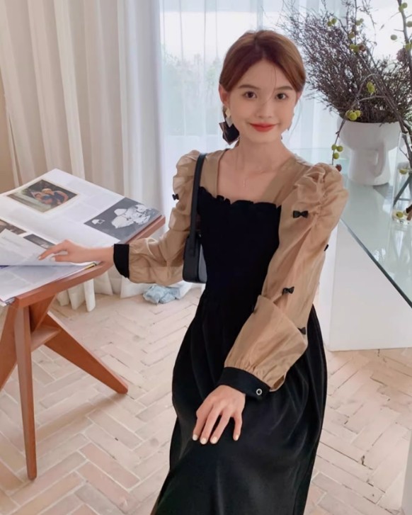 Black Bubble Sleeves Dress for Women's Spring and Autumn 2024 New French Retro Design with Spliced High Waist Slim Long Skirt