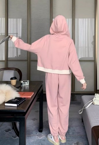Pink sports set for women in spring and autumn 2023, new loose and lazy casual hoodies are popular this year with a two-piece set