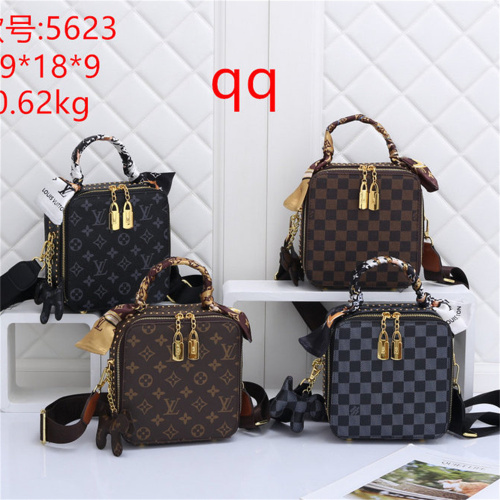 【19*18*9CM】LV Cosmetic Bag Optional Gift Box