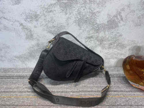 LV GUCCI Tory Burch Saddle Bags 6 Style Size: 24*18*7CM xyz21083102