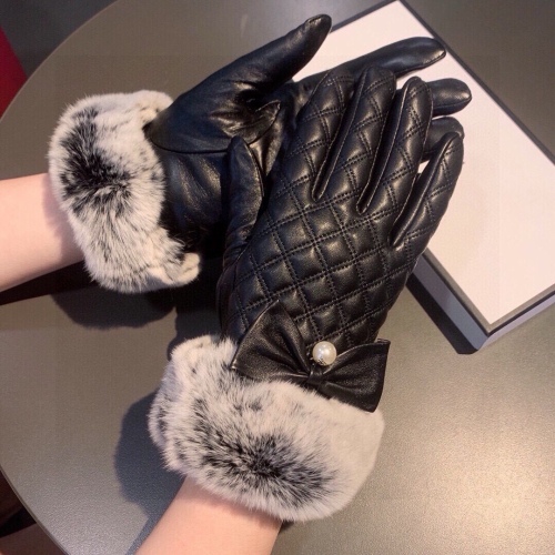 CHANEL Women's Glove Sheepskin