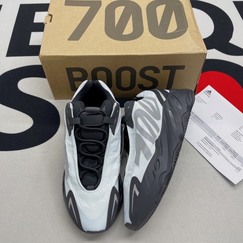 Yeezy Boost 700 MNVN Blue Tint(Unisex)-014