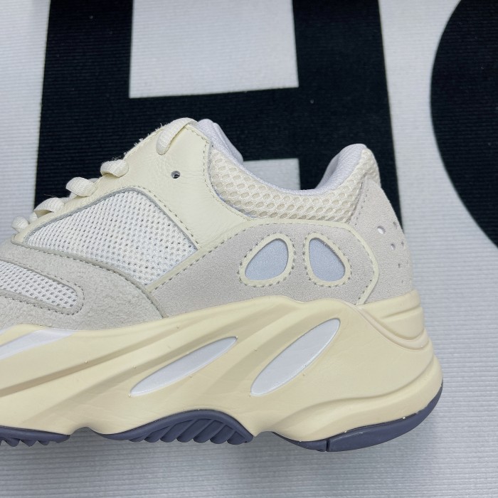 Yeezy Boost 700 Analog(Unisex)-083