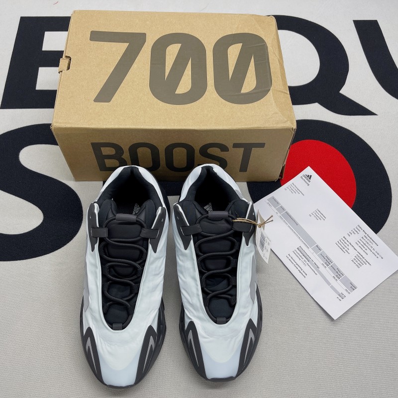 Yeezy Boost 700 MNVN Blue Tint(Unisex)-014