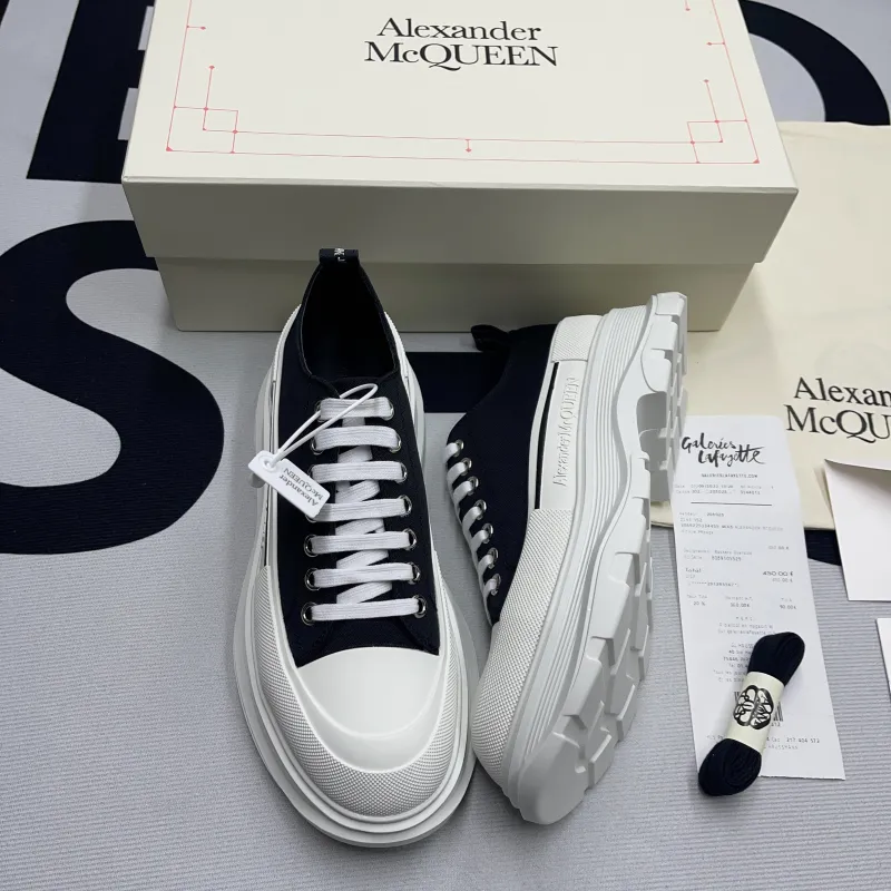 Tread Slick Low Lace Up Sneaker(Unisex)-053