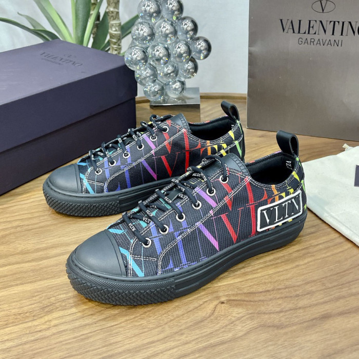 VLTN Giggies Low-Top Sneaker(Unisex)