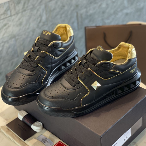 One Stud Low-Top Sneaker(Unisex)