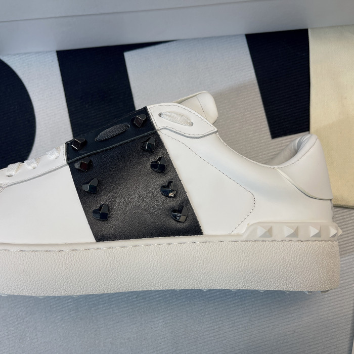 Rockstud Untitled Sneaker(Unisex)