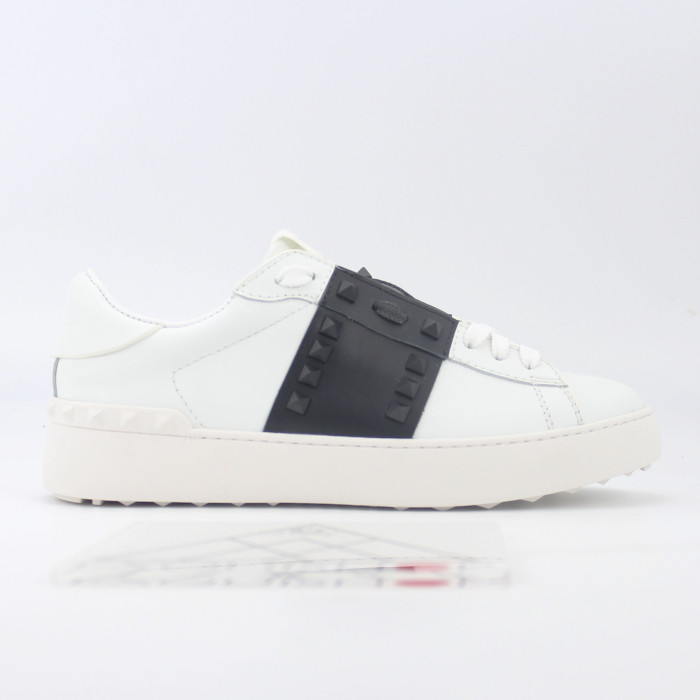 Rockstud Untitled Sneaker(Unisex)