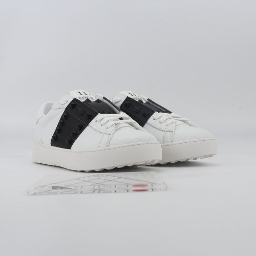 Rockstud Untitled Sneaker(Unisex)