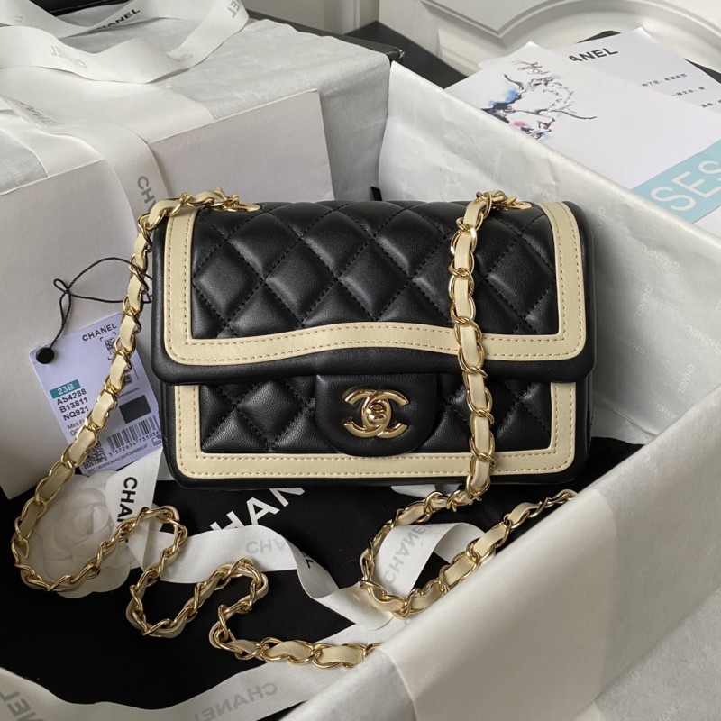 Chanel 23B CF Flap Bag(13.5*20*6.5 cm)-037