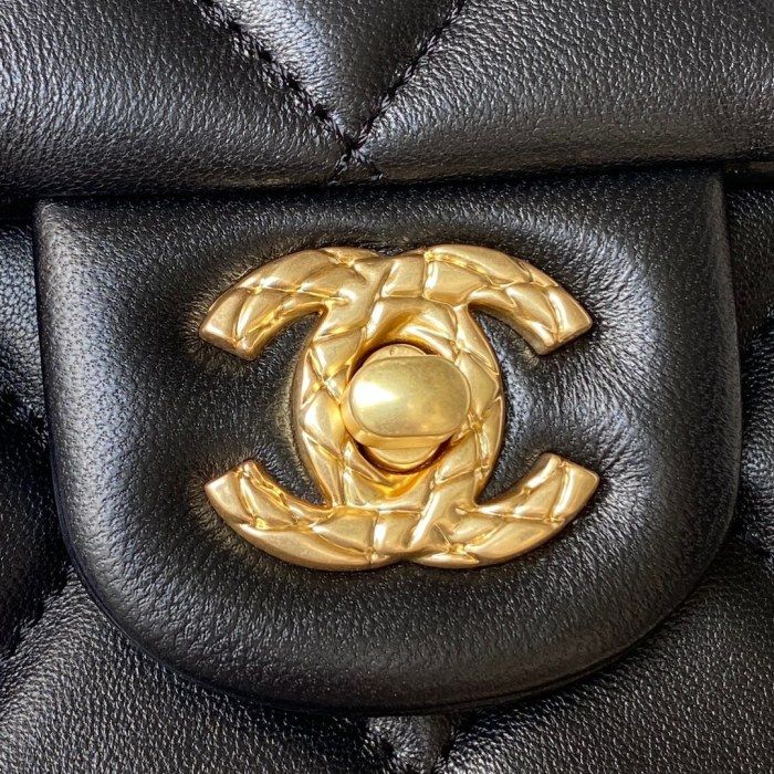 Chanel 23B Chunky Flap Bag(23*16*10cm)-037