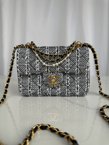 Chanel 24P Flap(20*15*7cm)-076