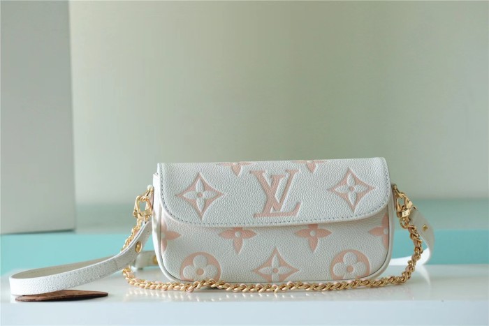 Ivy Wallet on Chain Bag(23.5*12*4.3cm)-085